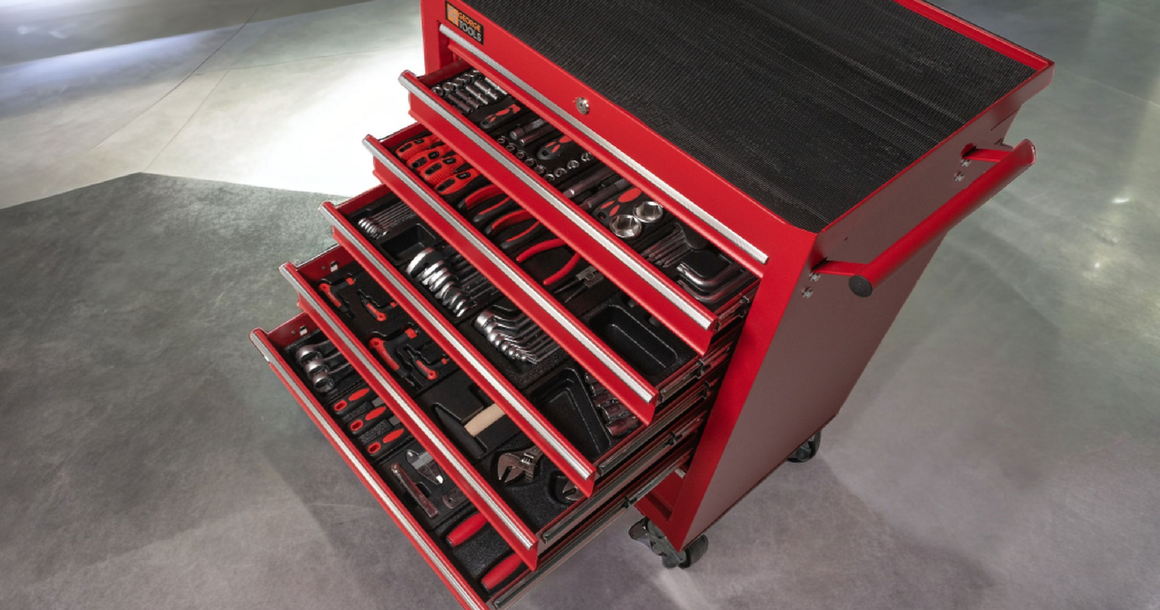 Roller cabinets with tools
